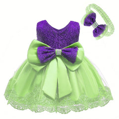 Elegant baby girls' dresses in soft fabrics, perfect for special occasions and everyday wear.