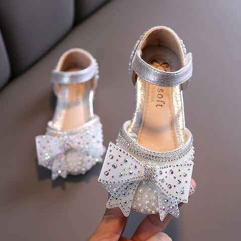 Elegant fashion shoes displayed in a sophisticated setting, highlighting style and comfort.