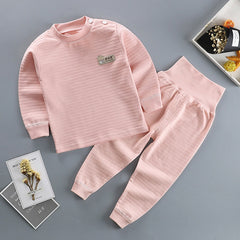 Casual two-piece outfit for spring, featuring light fabric and trendy design, ideal for relaxed outdoor activities.
