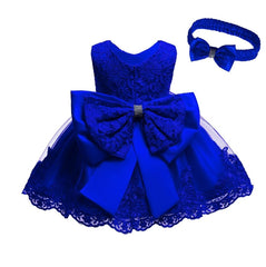 Elegant baby girls' dresses in soft fabrics, perfect for special occasions and everyday wear.