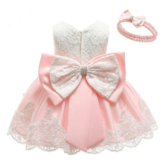 Elegant baby girls' dresses in soft fabrics, perfect for special occasions and everyday wear.