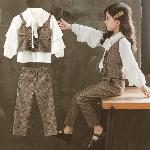 Stylish clothing collection for teen girls featuring trendy outfits and accessories.