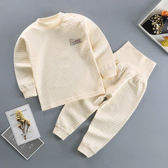 Casual two-piece outfit for spring, featuring light fabric and trendy design, ideal for relaxed outdoor activities.