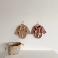 Infant girls’ bodysuit with bunny ear design, perfect for stylish and adorable baby outfits.