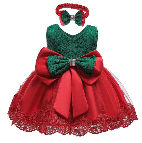 Elegant baby girls' dresses in soft fabrics, perfect for special occasions and everyday wear.