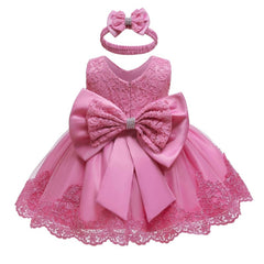 Elegant baby girls' dresses in soft fabrics, perfect for special occasions and everyday wear.