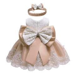 Elegant baby girls' dresses in soft fabrics, perfect for special occasions and everyday wear.