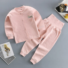 Casual two-piece outfit for spring, featuring light fabric and trendy design, ideal for relaxed outdoor activities.