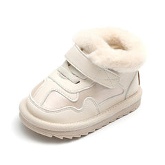 Elegant winter boots designed for warmth and style, perfect for cold weather excursions.