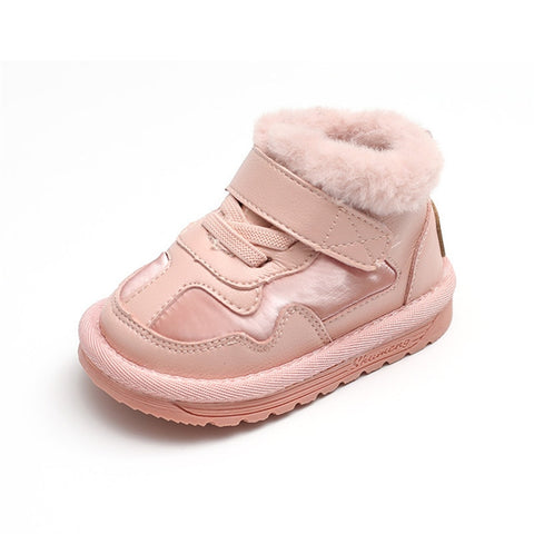 Elegant winter boots designed for warmth and style, perfect for cold weather excursions.