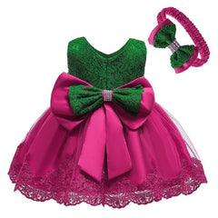 Elegant baby girls' dresses in soft fabrics, perfect for special occasions and everyday wear.