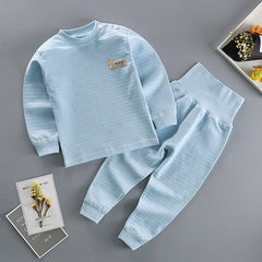 Casual two-piece outfit for spring, featuring light fabric and trendy design, ideal for relaxed outdoor activities.