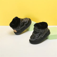 Elegant winter boots designed for warmth and style, perfect for cold weather excursions.