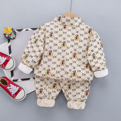 Stylish autumn sweatshirt in warm colors, perfect for layering during the chilly fall season.