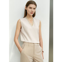 Elegant high waist trousers showcasing a sophisticated silhouette for a polished look.