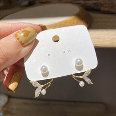 Elegant metal earrings featuring a modern design, perfect for enhancing any formal attire.