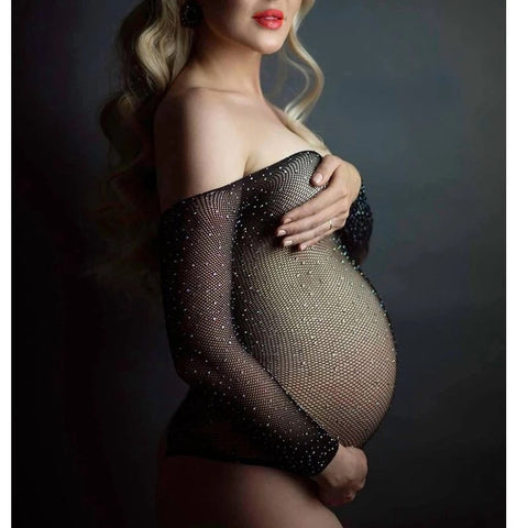 Captivating maternity photography showcasing expectant mothers in serene outdoor settings.
