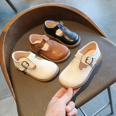 Elegant Mary Janes for baby girls, perfect shoes for formal and casual occasions.