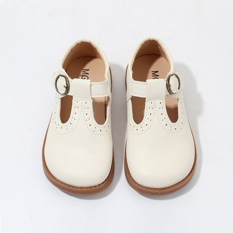 Elegant Mary Janes for baby girls, perfect shoes for formal and casual occasions.