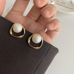 Elegant metal earrings featuring a modern design, perfect for enhancing any formal attire.