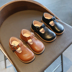Elegant Mary Janes for baby girls, perfect shoes for formal and casual occasions.