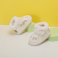 Elegant winter boots designed for warmth and style, perfect for cold weather excursions.