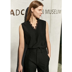 Elegant high waist trousers showcasing a sophisticated silhouette for a polished look.