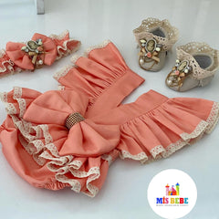 A stylish and comfortable outfit perfect for any formal occasion, blending elegance with ease.