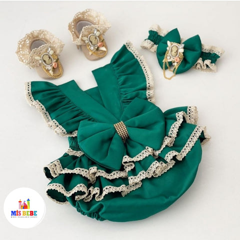 A stylish and comfortable outfit perfect for any formal occasion, blending elegance with ease.