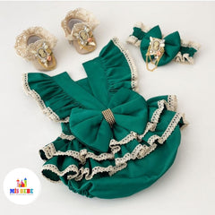 A stylish and comfortable outfit perfect for any formal occasion, blending elegance with ease.