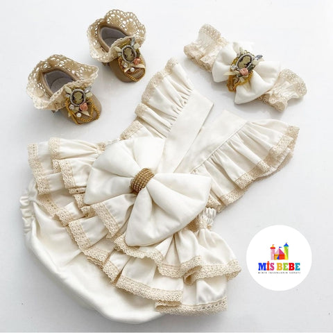 A stylish and comfortable outfit perfect for any formal occasion, blending elegance with ease.