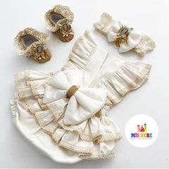 A stylish and comfortable outfit perfect for any formal occasion, blending elegance with ease.